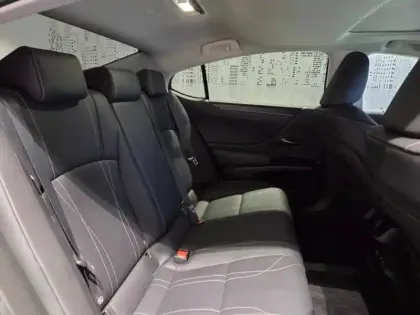 Photo 13 Lexus Es  300h Luxe MY23