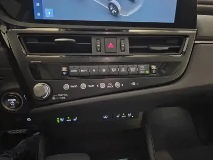 Photo 8 Lexus Es  300h Luxe MY23