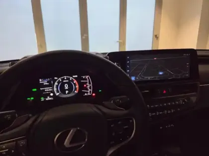 Photo 3 Lexus Es  300h Luxe MY23