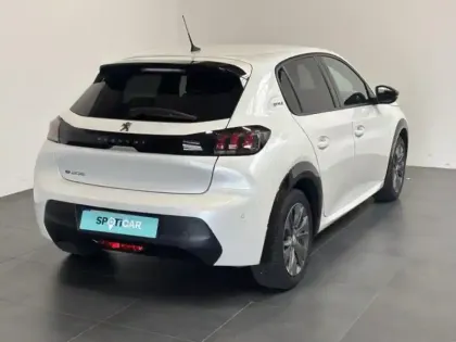 Photo 6 Peugeot 208  e- 136ch Style