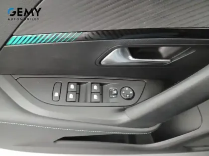 Photo 14 Peugeot 2008  PureTech 130 S&S BVM6