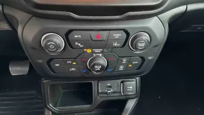 Photo 54 Jeep Renegade  1.5 Turbo T4 130 ch BVR7 e-Hybrid