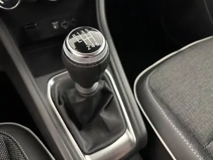 Photo 12 Renault Captur  TCe 140 - 21