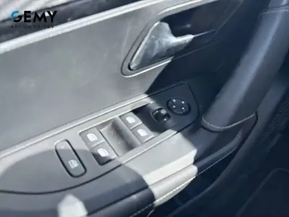 Photo 16 Peugeot 2008  Electrique 136 ch