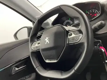 Photo 28 Peugeot 208  BlueHDi 100 S&S BVM6