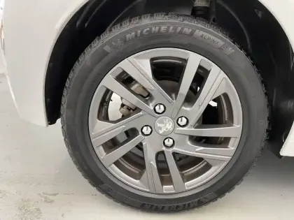 Photo 18 Peugeot 208  BlueHDi 100 S&S BVM6