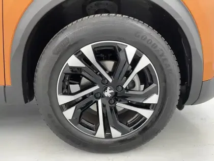 Photo 17 Peugeot 2008  PureTech 130 S&S BVM6