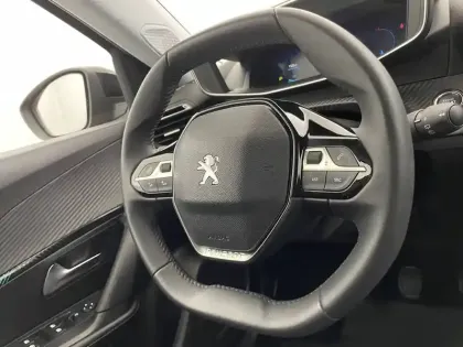 Photo 28 Peugeot 2008  PureTech 130 S&S BVM6