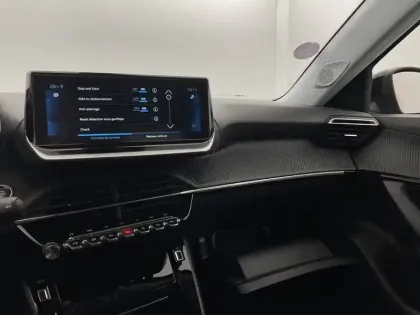 Photo 24 Peugeot 2008  PureTech 130 S&S BVM6