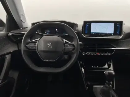 Photo 21 Peugeot 2008  PureTech 130 S&S BVM6