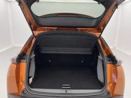 Photo 12 Peugeot 2008  PureTech 130 S&S BVM6