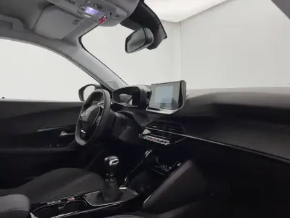 Photo 25 Peugeot 2008  PureTech 130 S&S BVM6