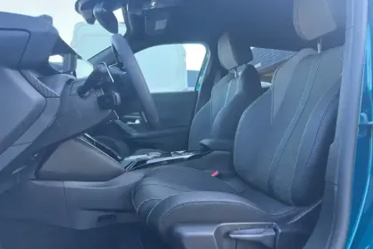 Photo 8 Peugeot 2008  Hybrid 145 e-DCS6