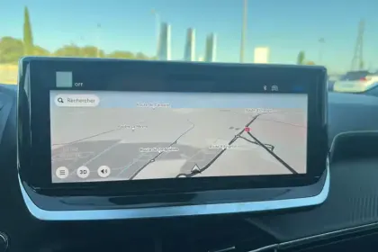 Photo 12 Peugeot 2008  Hybrid 145 e-DCS6