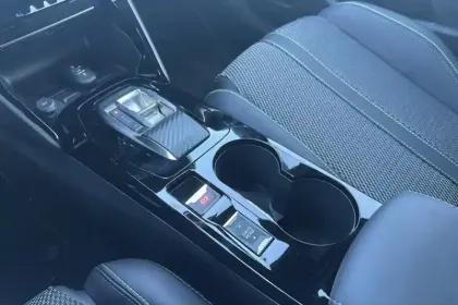 Photo 13 Peugeot 2008  Hybrid 145 e-DCS6