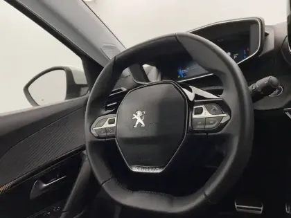 Photo 28 Peugeot 2008  Electrique 136 ch