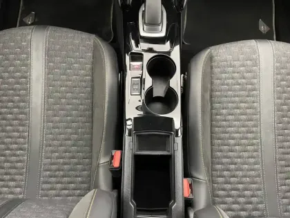 Photo 30 Peugeot 2008  Electrique 136 ch