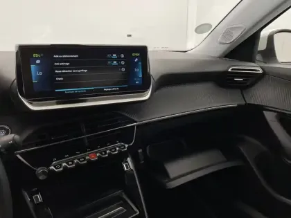 Photo 24 Peugeot 2008  Electrique 136 ch