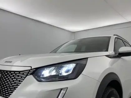 Photo 23 Peugeot 2008  Electrique 136 ch