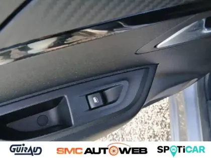 Photo 12 Peugeot 2008  PureTech 130 S&S BVM6