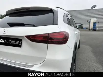 Photo 19 Mercedes GLA  180 7G-DCT