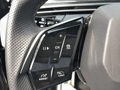 Photo 34 Peugeot 5008  Hybrid 136 e-DCS6
