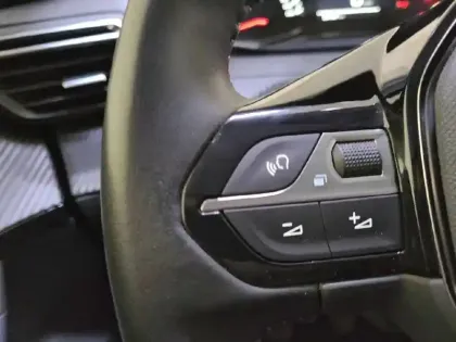 Photo 27 Peugeot 2008  PureTech 100 S&S BVM6