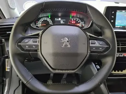 Photo 8 Peugeot 2008  PureTech 100 S&S BVM6