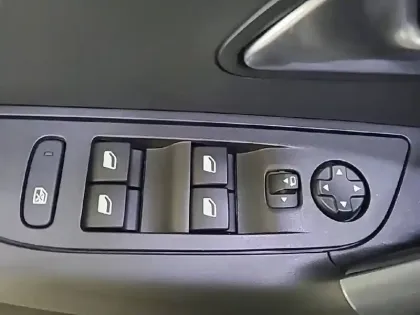 Photo 30 Peugeot 2008  PureTech 100 S&S BVM6