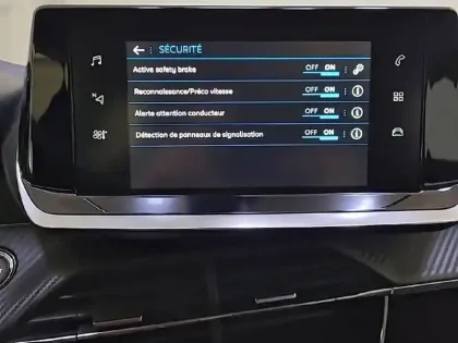 Photo 21 Peugeot 2008  PureTech 100 S&S BVM6