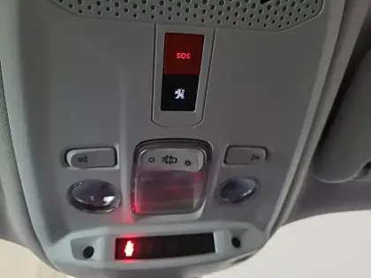 Photo 25 Peugeot 2008  PureTech 100 S&S BVM6