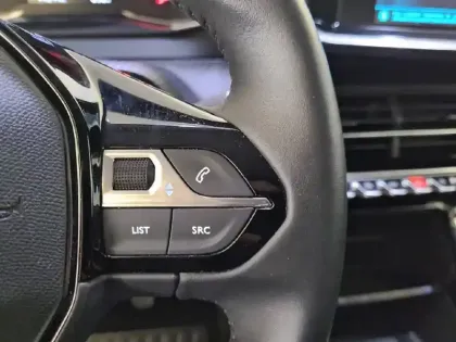 Photo 27 Peugeot 2008  PureTech 100 S&S BVM6