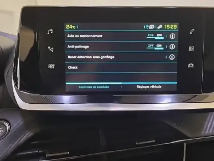 Photo 53 Peugeot 2008  Moteur électrique 136 ch