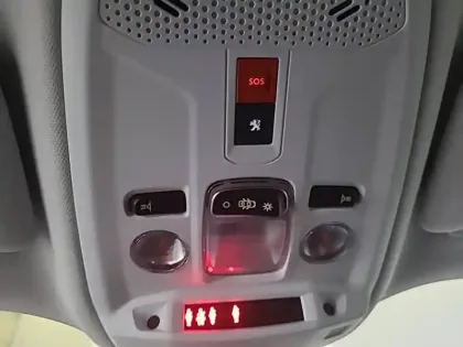 Photo 58 Peugeot 2008  Moteur électrique 136 ch