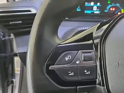 Photo 60 Peugeot 2008  Moteur électrique 136 ch