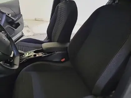 Photo 43 Peugeot 2008  Moteur électrique 136 ch