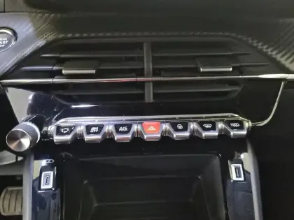 Photo 57 Peugeot 2008  Moteur électrique 136 ch