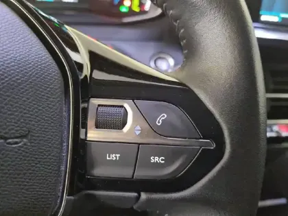 Photo 61 Peugeot 2008  Moteur électrique 136 ch