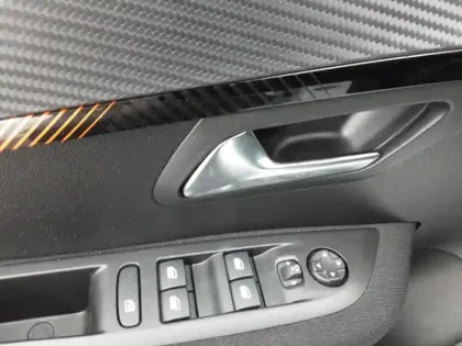 Photo 38 Peugeot 208  PureTech 75 S&S BVM5
