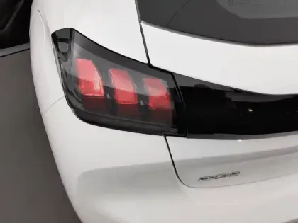 Photo 16 Peugeot 208  PureTech 75 S&S BVM5