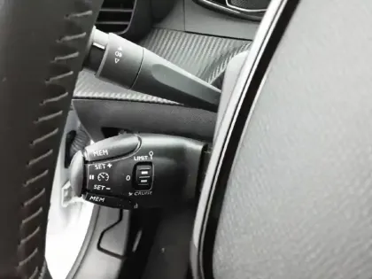 Photo 17 Peugeot 208  PureTech 75 S&S BVM5