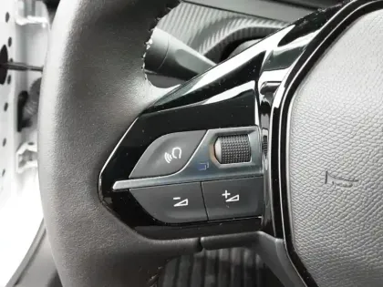 Photo 43 Peugeot 208  PureTech 75 S&S BVM5