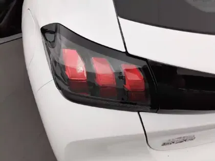 Photo 16 Peugeot 208  PureTech 75 S&S BVM5