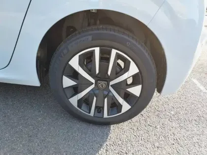 Photo 32 Peugeot 208  Hybrid 110 e-DCS6