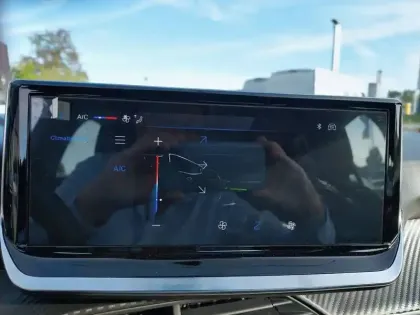 Photo 38 Peugeot 208  Hybrid 110 e-DCS6