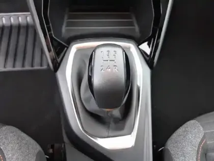 Photo 13 Peugeot 208  PureTech 75 S&S BVM5