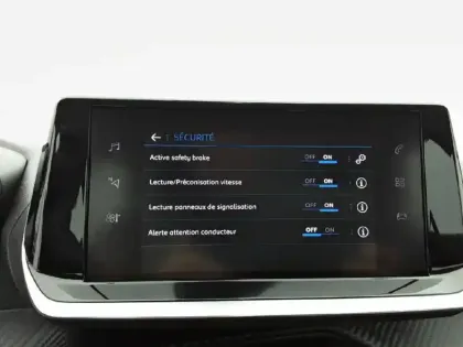 Photo 28 Peugeot 208  PureTech 75 S&S BVM5