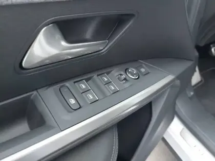 Photo 47 Peugeot 5008  Hybrid 145 e-DCS6
