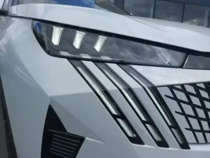 Photo 40 Peugeot 5008  Hybrid 145 e-DCS6