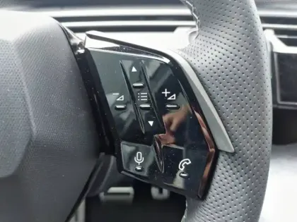 Photo 44 Peugeot 5008  Hybrid 145 e-DCS6